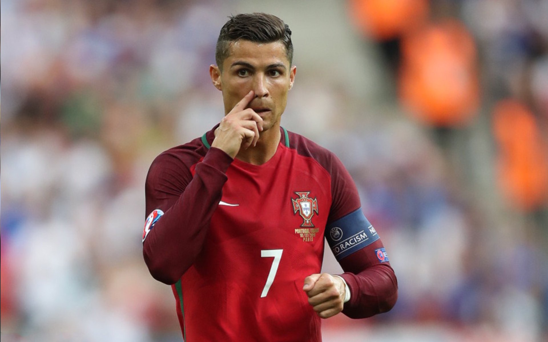 莱万多夫斯基在日本队比赛中出色防守，逆转引发热议！