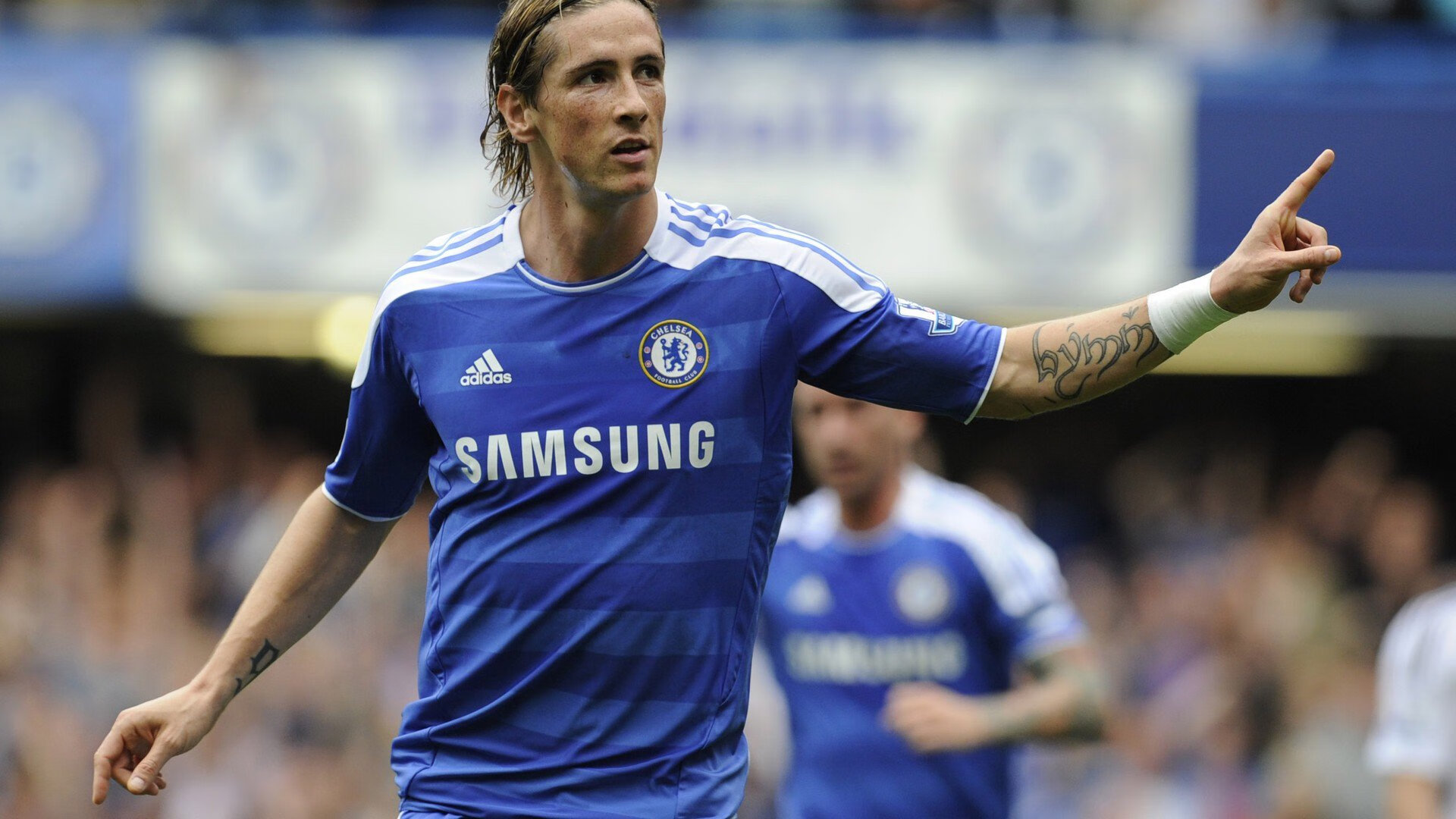 莱万多夫斯基在日本队比赛中出色防守,逆转引发热议!